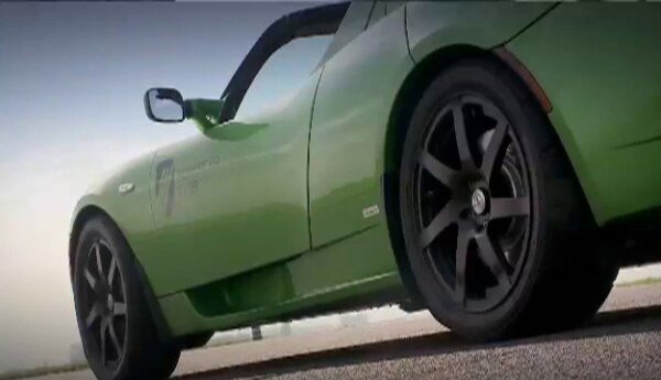 Adam Kornacki testuje Teslę Roadster